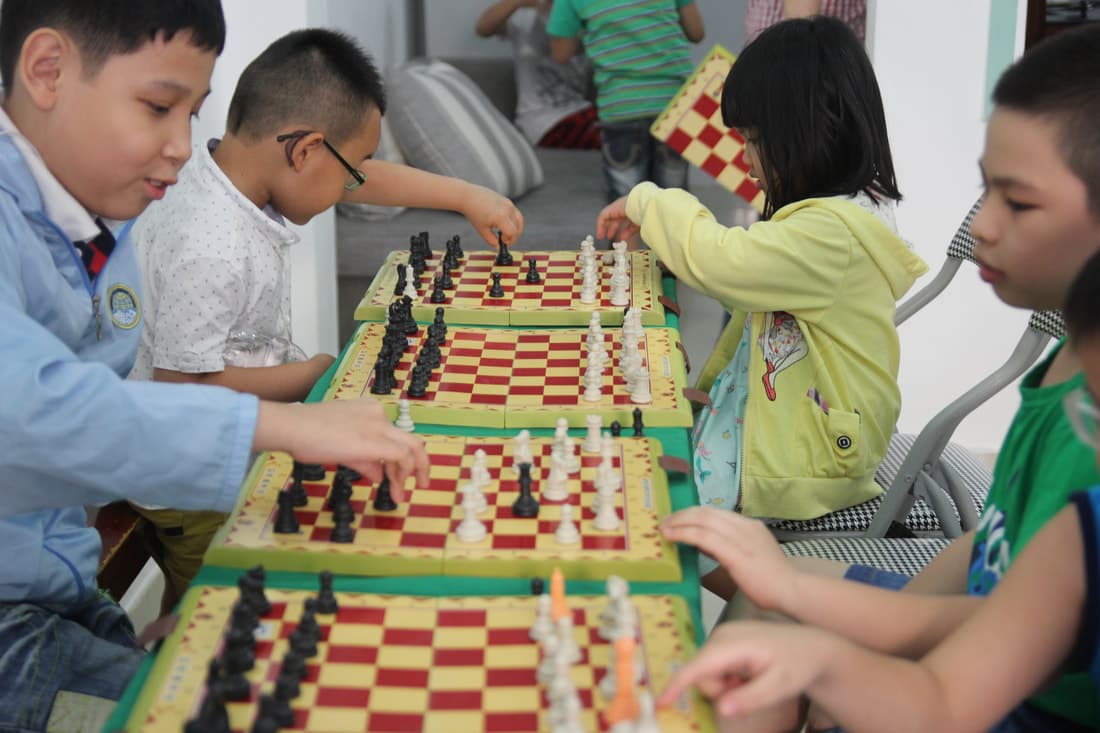 Các bé thi đấu cờ vua tại Đà Nẵng